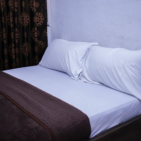 Day By Day Hotel Lagos Luaran gambar